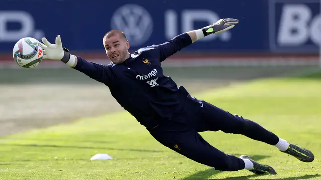 Manchester United Bidik Kiper 23 Tahun Prancis