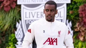 Arne Slot Beri Kabar Bagus soal Peluang Isak Main
